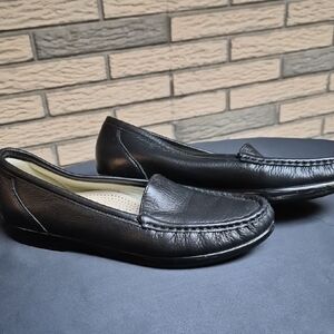 SAS Black Leather Womans Slip-On Loafers Sz 8